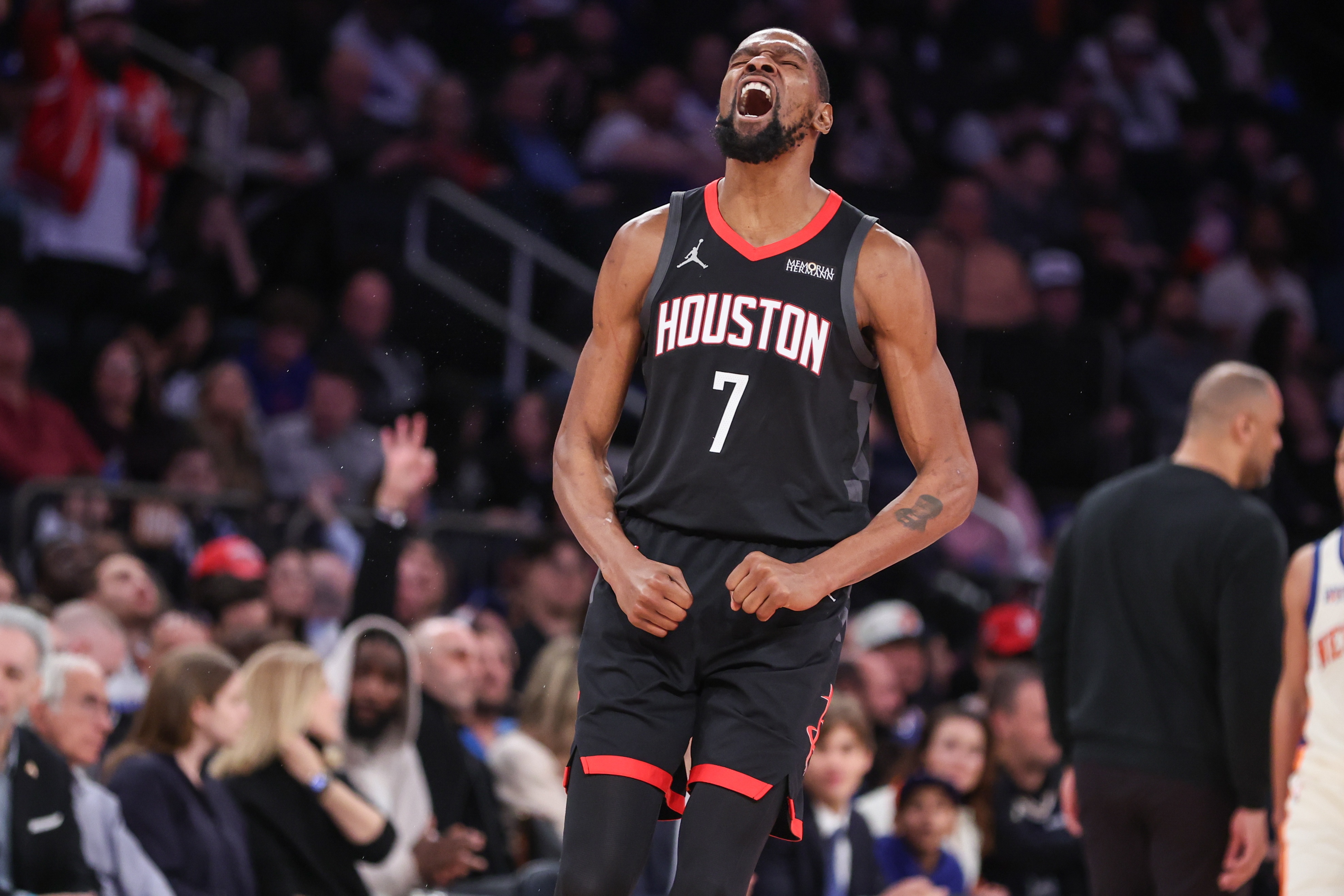 半岛体育下载-KD全明星后场均29.4分6.1板5.1助&命中率54.1% 同期总得分联盟第1